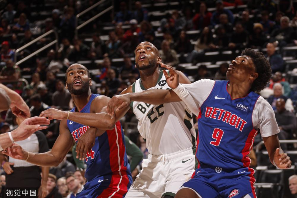 代表美国在 代表美国在